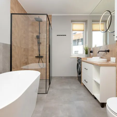 Beautiful & Spacious 2 Bedroom Mickiewicza By Renters プツク