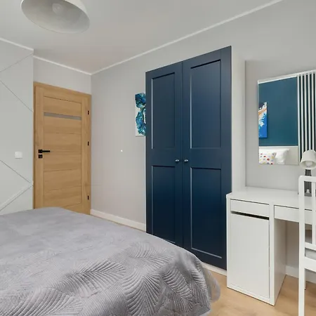 Beautiful & Spacious 2 Bedroom Mickiewicza By Renters