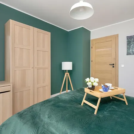 Beautiful & Spacious 2 Bedroom Mickiewicza By Renters Puck