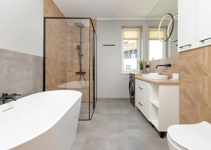 Beautiful & Spacious 2 Bedroom Mickiewicza By Renters Puck