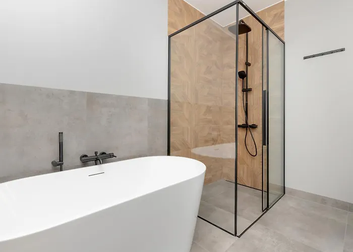 Beautiful & Spacious 2 Bedroom Mickiewicza By Renters *