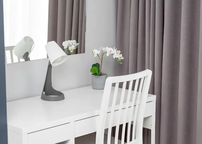 Beautiful & Spacious 2 Bedroom Mickiewicza By Renters Puck