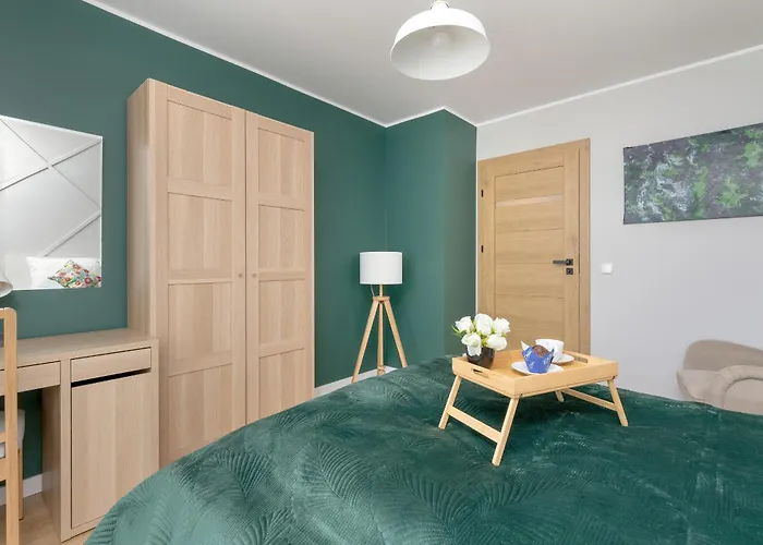 Beautiful & Spacious 2 Bedroom Mickiewicza By Renters Puck