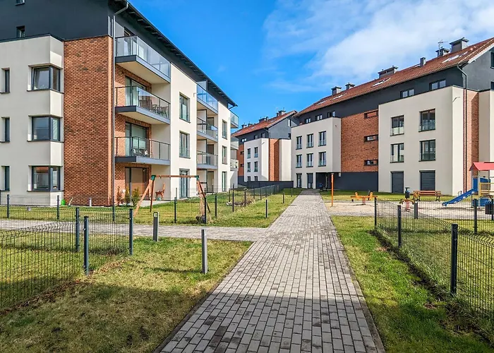 Beautiful & Spacious 2 Bedroom Mickiewicza By Renters Puck